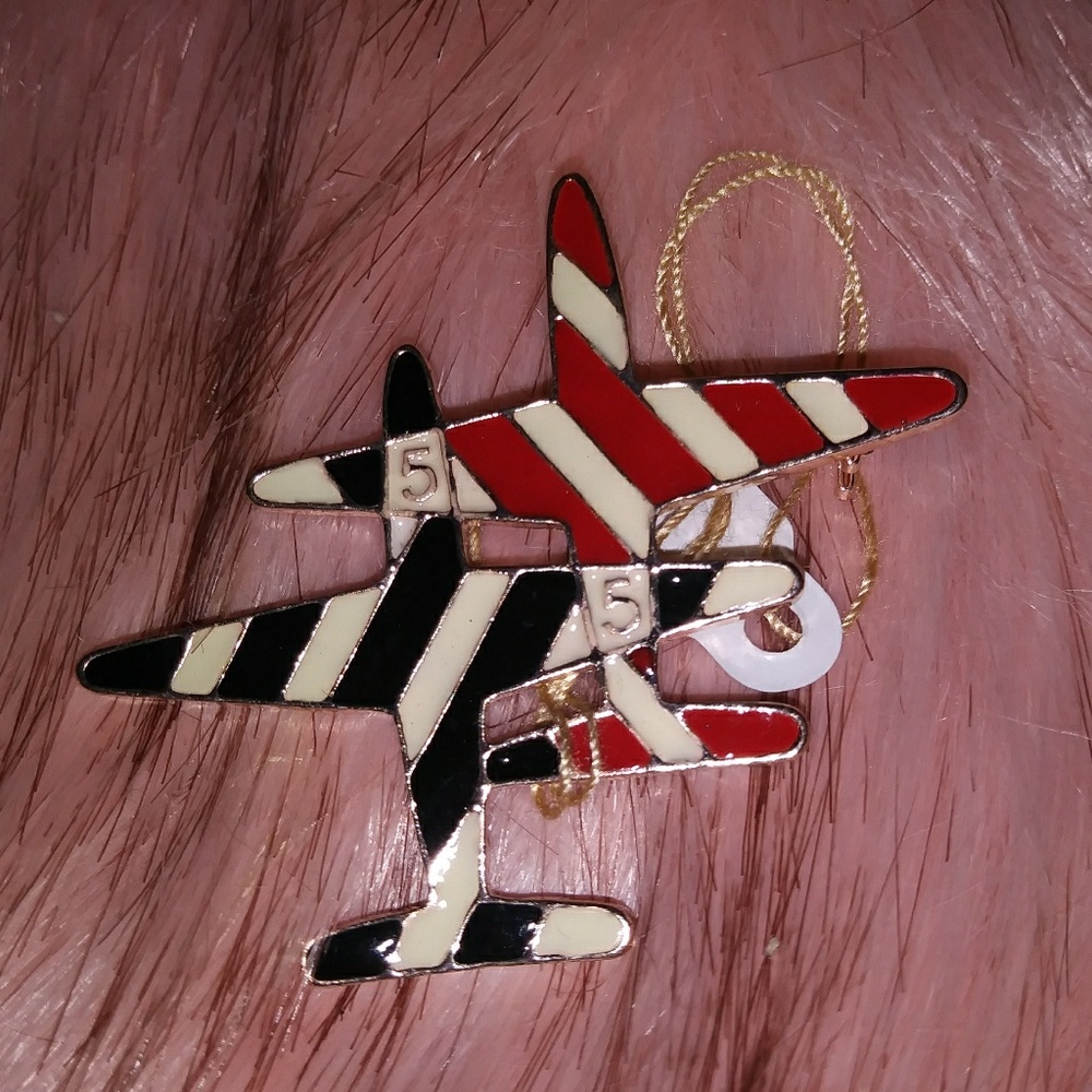 Women's brooches